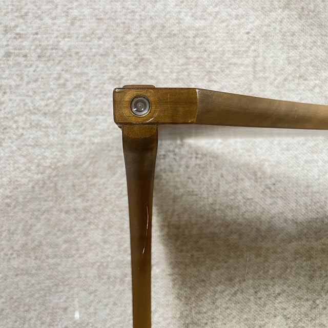 Table basse sculpturale en acajou et verre – Europe, années 1970