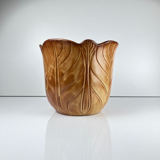 Cache-pot en faïence brune effet feuille nervurée, 1960/70