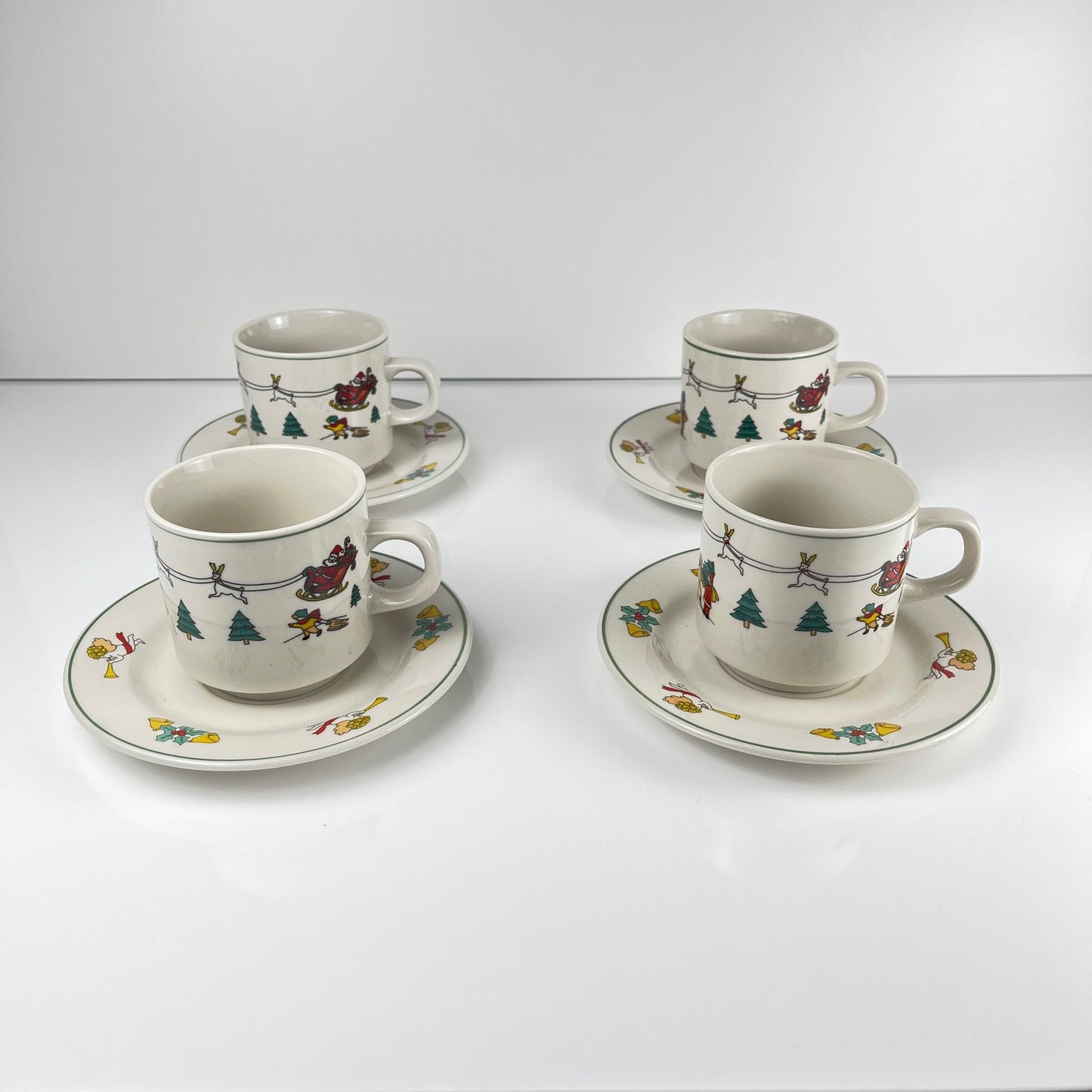 Set de tasses a café/thé de noël , 1980
