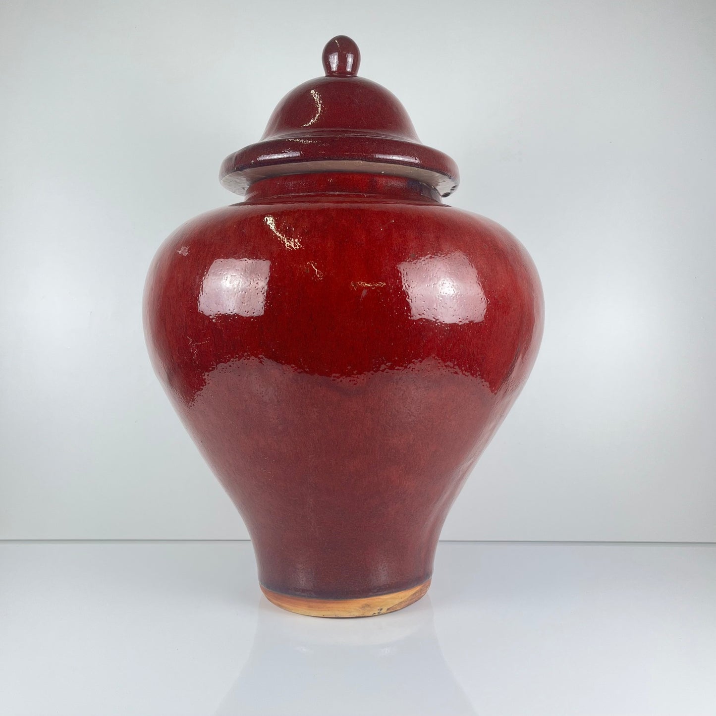 Grande jarre couverte japonaise vintage – céramique émaillée rouge sang-de-bœuf – cachet d’atelier – 49 cm