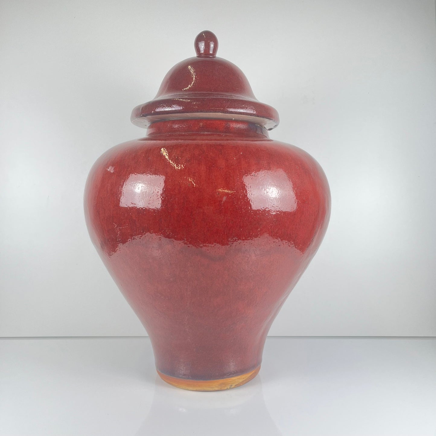 Grande jarre couverte japonaise vintage – céramique émaillée rouge sang-de-bœuf – cachet d’atelier – 49 cm
