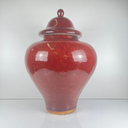Grande jarre couverte japonaise vintage – céramique émaillée rouge sang-de-bœuf – cachet d’atelier – 49 cm
