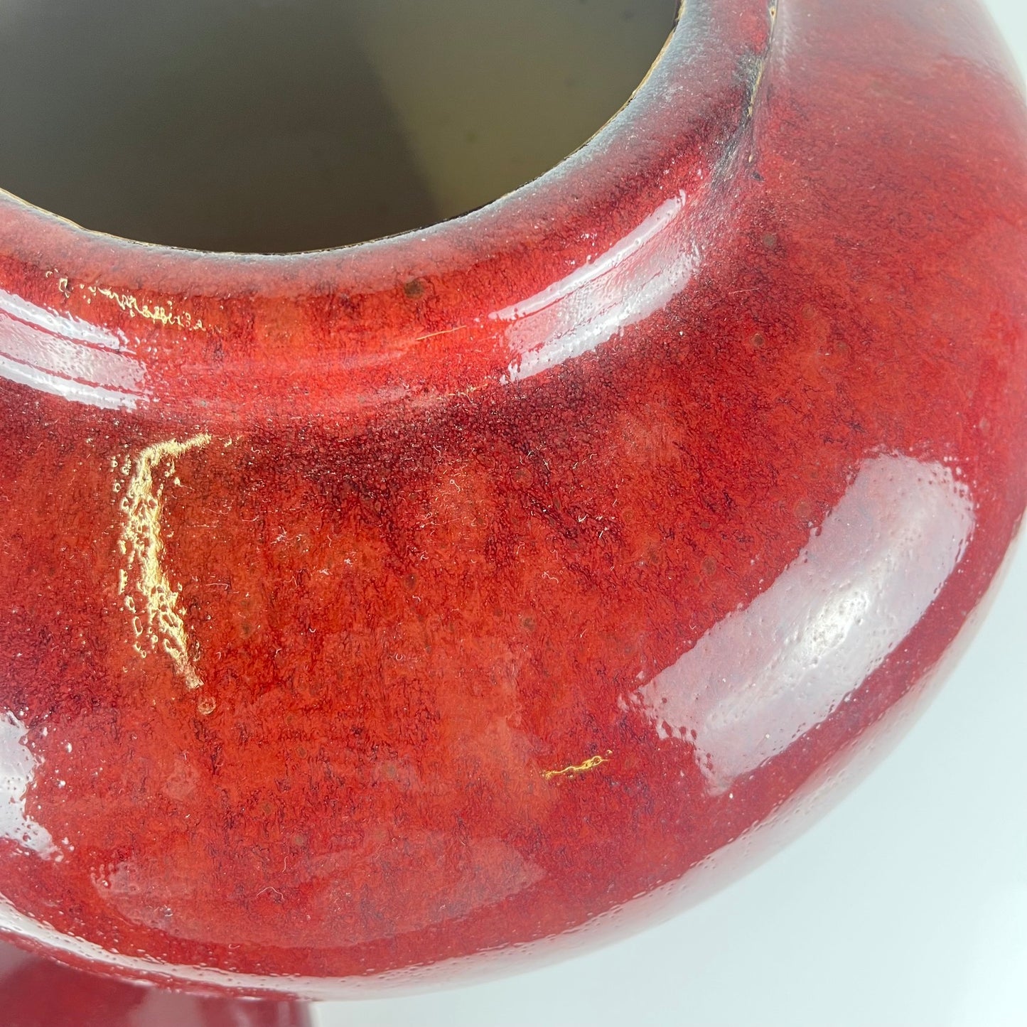 Grande jarre couverte japonaise vintage – céramique émaillée rouge sang-de-bœuf – cachet d’atelier – 49 cm