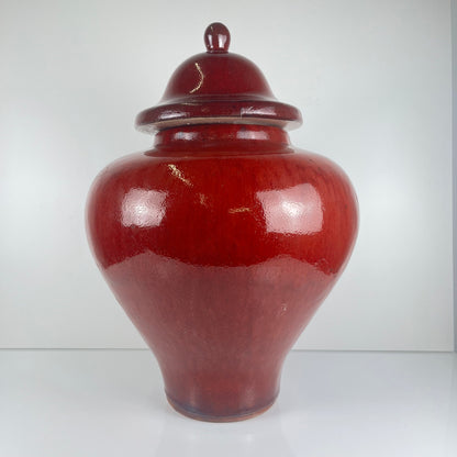 Grande jarre couverte japonaise vintage – céramique émaillée rouge sang-de-bœuf – cachet d’atelier – 49 cm