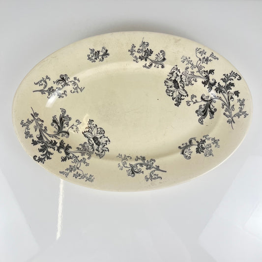 Grand plat ovale terre de fer, modele "Damas" par Sarreguemines, fin XIXe, gris-noir