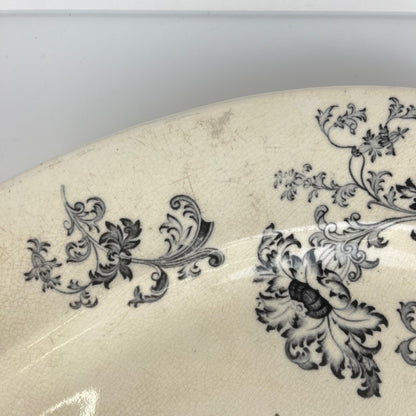 Grand plat ovale terre de fer, modele "Damas" par Sarreguemines, fin XIXe, gris-noir