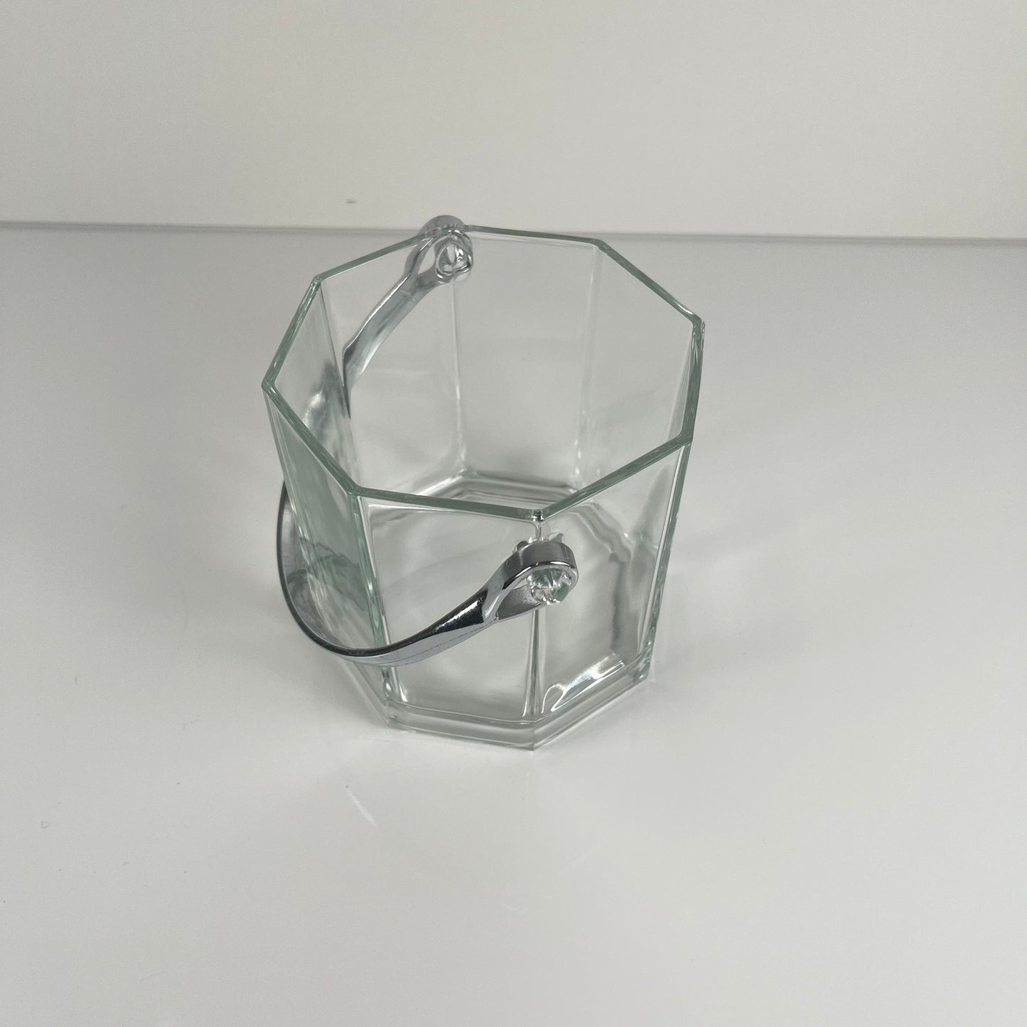Sceau à glaçon octogonal en verre et anse en métal, 1970/80, france