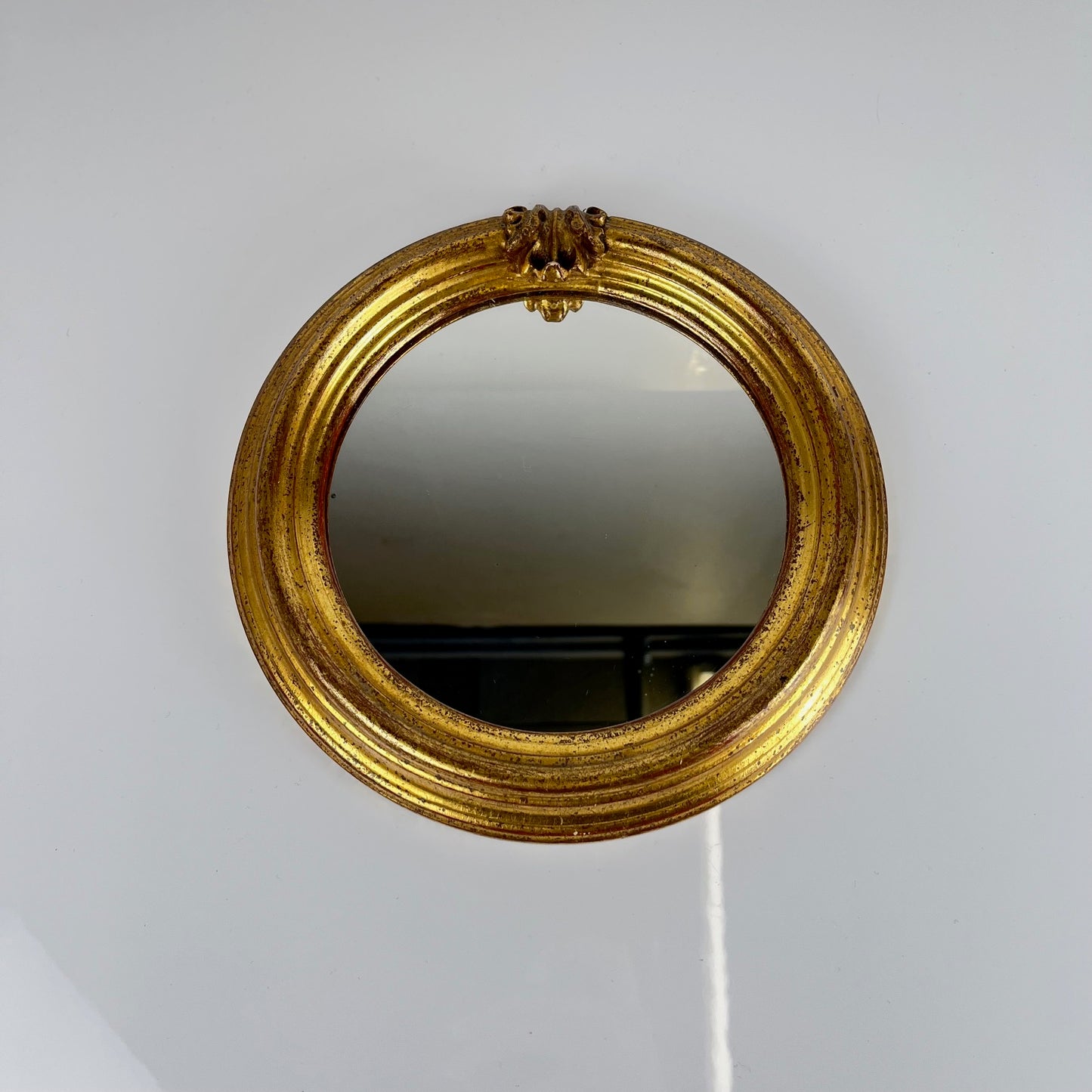 Petit miroir médaillon , XXe, style Louis XV