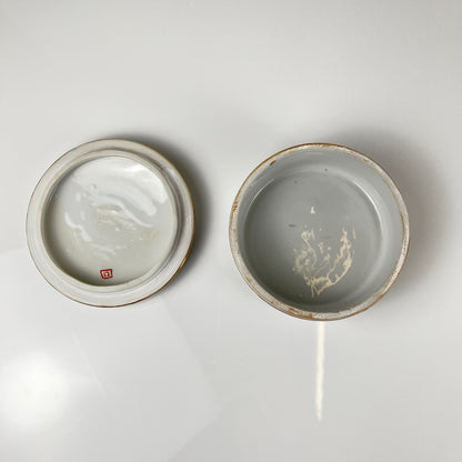 Chinese blue porcelain box with bird and flower motif, Guangxu style, 20th century