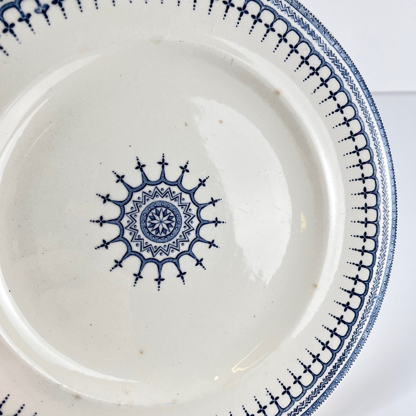 Set of 6 flat plates, Terre de fer model "Alhambra", late 19th century.