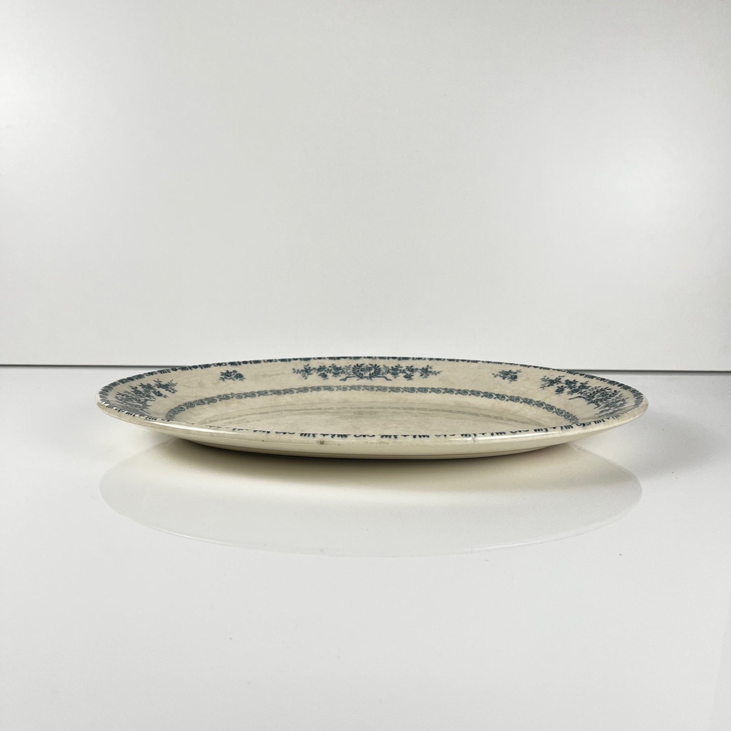 Oval dish "Fontange" Sarreguemines, red