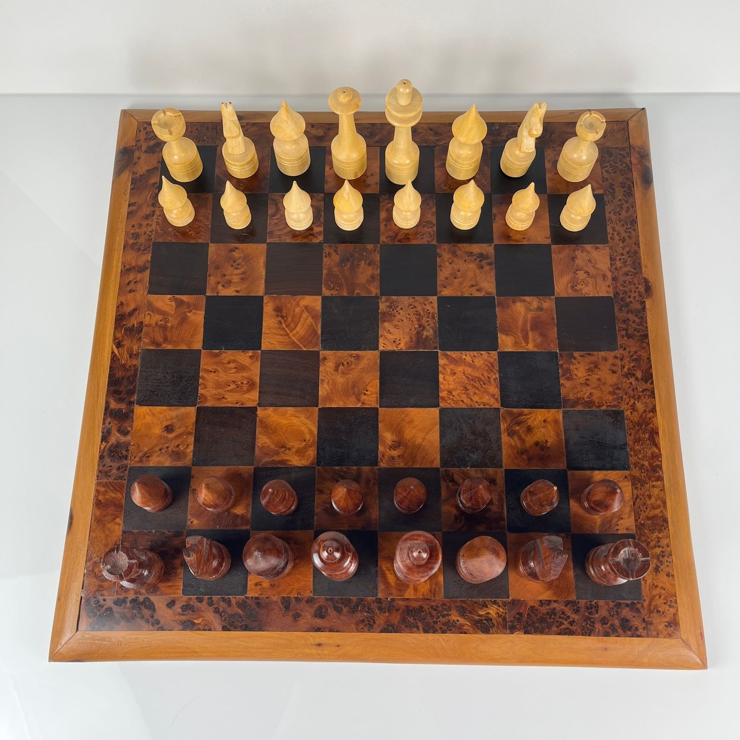 Grand Échiquier vintage artisanal en bois massif 46 cm