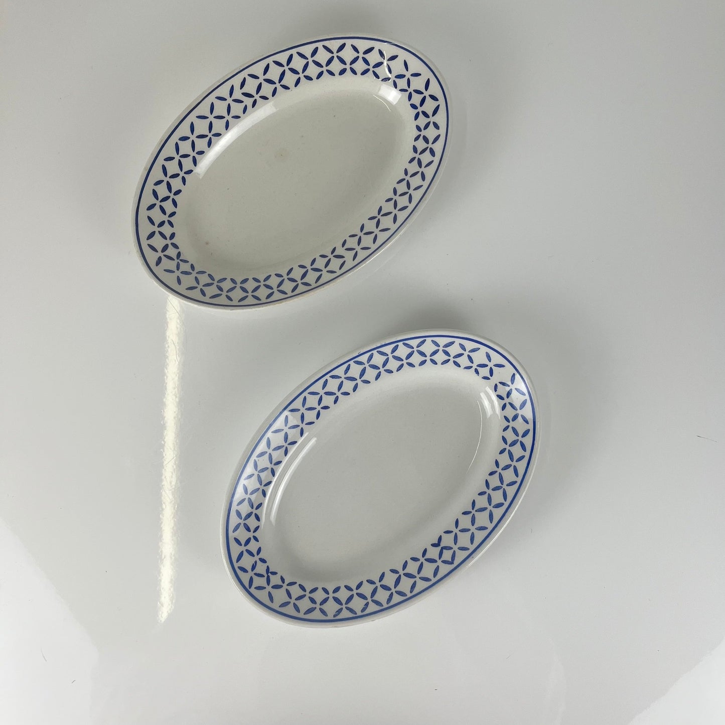 Pair of Ravier KG Lunéville plates, "Kleber" model, mid-20th century