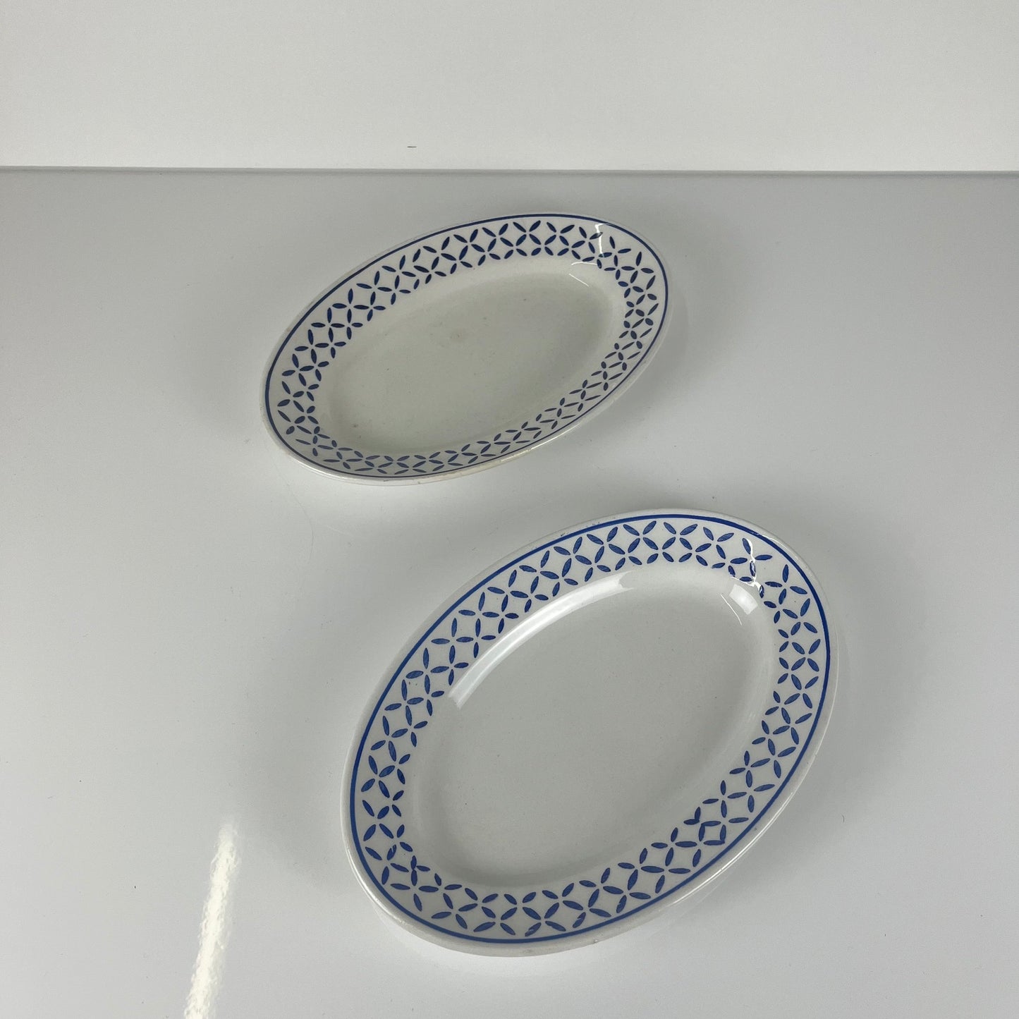 Pair of Ravier KG Lunéville plates, "Kleber" model, mid-20th century