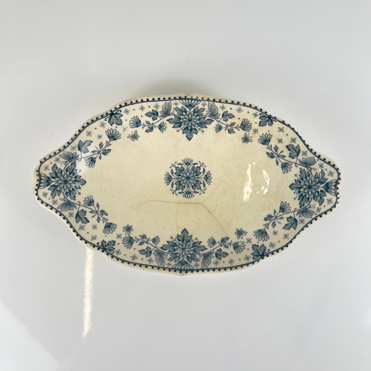 Dish, "Estrées" pattern, by U&C Sarreguemines, blue, 1900