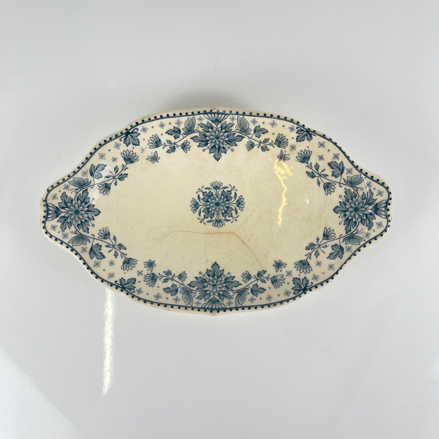 Dish, "Estrées" pattern, by U&C Sarreguemines, blue, 1900