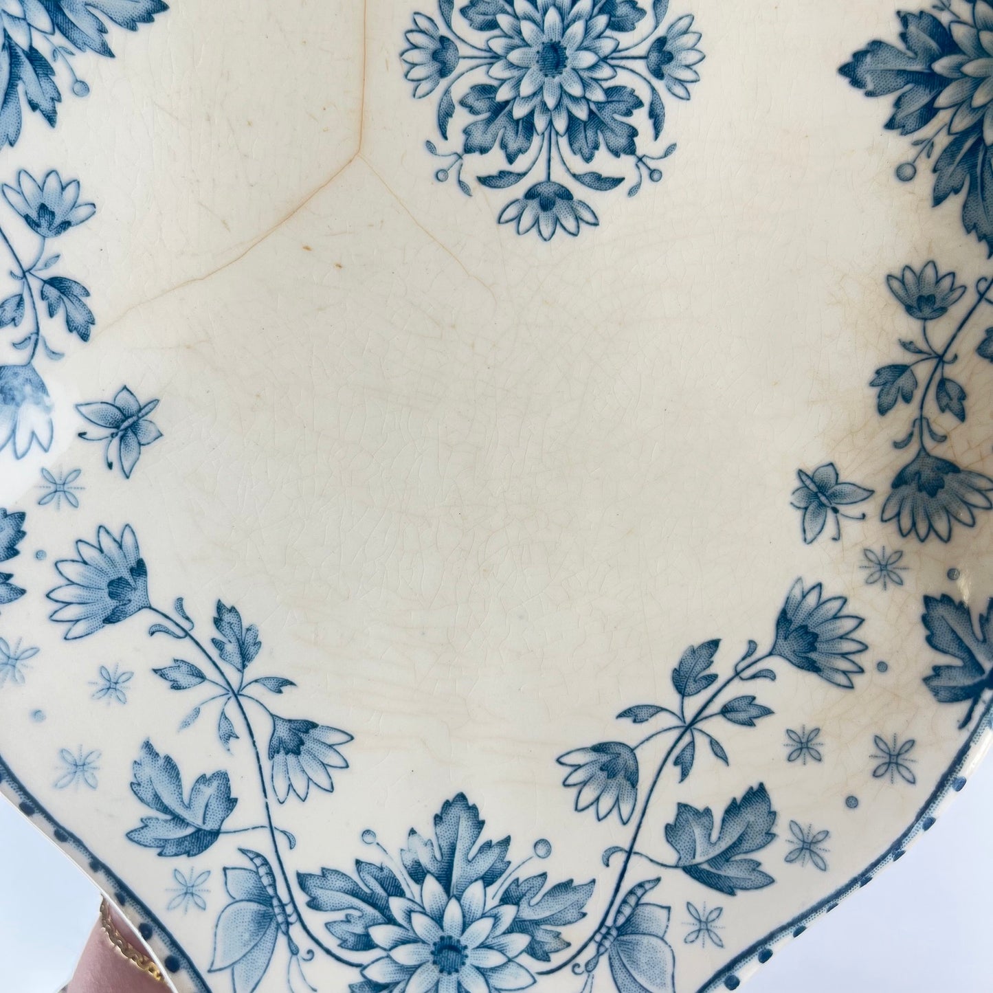 Dish, "Estrées" pattern, by U&C Sarreguemines, blue, 1900