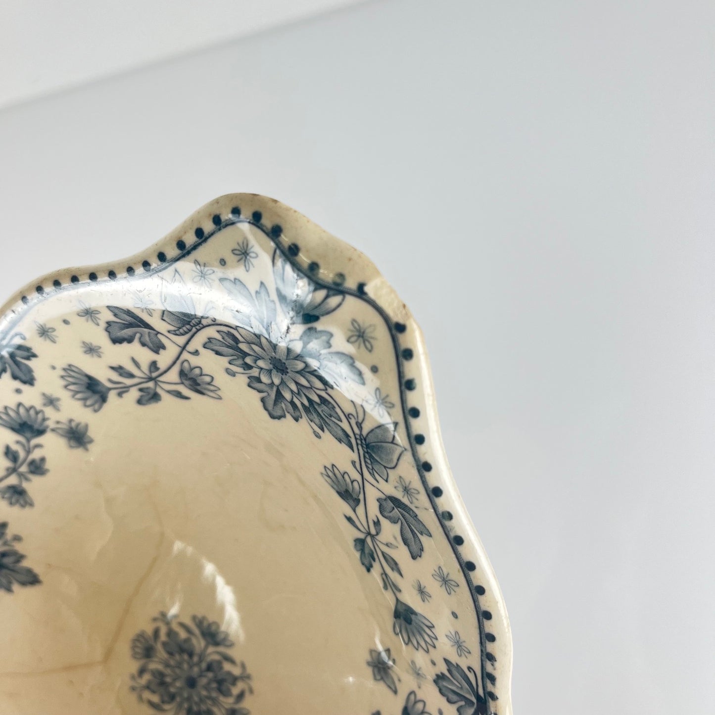 Dish, "Estrées" pattern, by U&C Sarreguemines, blue, 1900