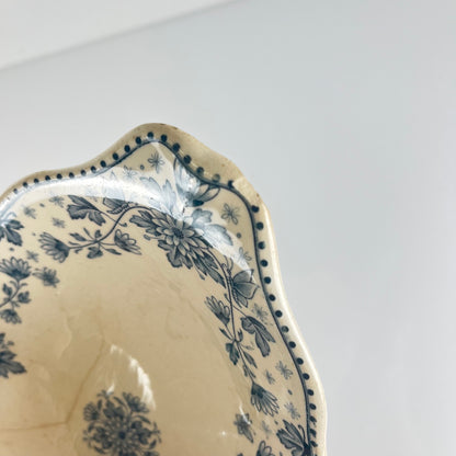 Dish, "Estrées" pattern, by U&C Sarreguemines, blue, 1900