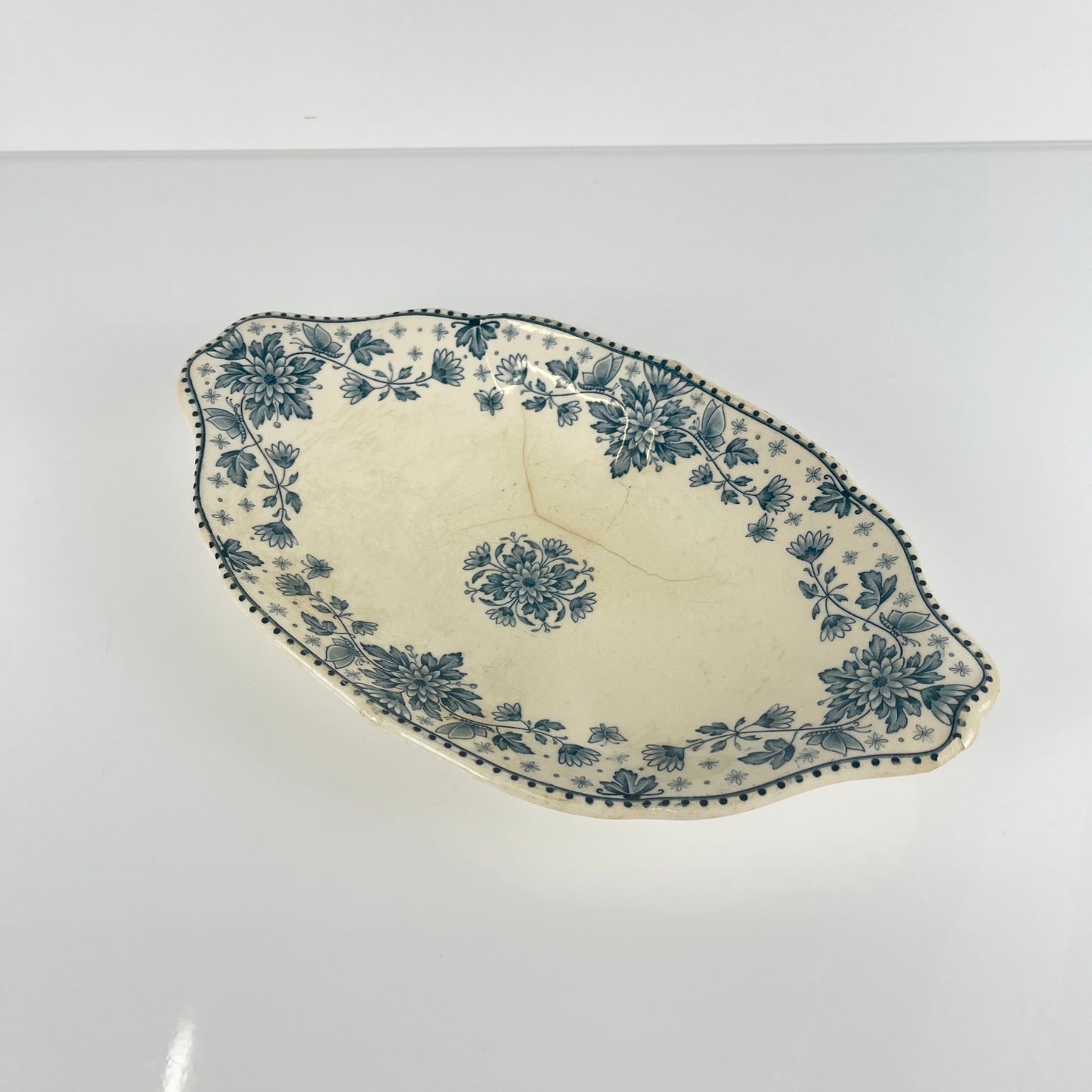 Dish, "Estrées" pattern, by U&C Sarreguemines, blue, 1900