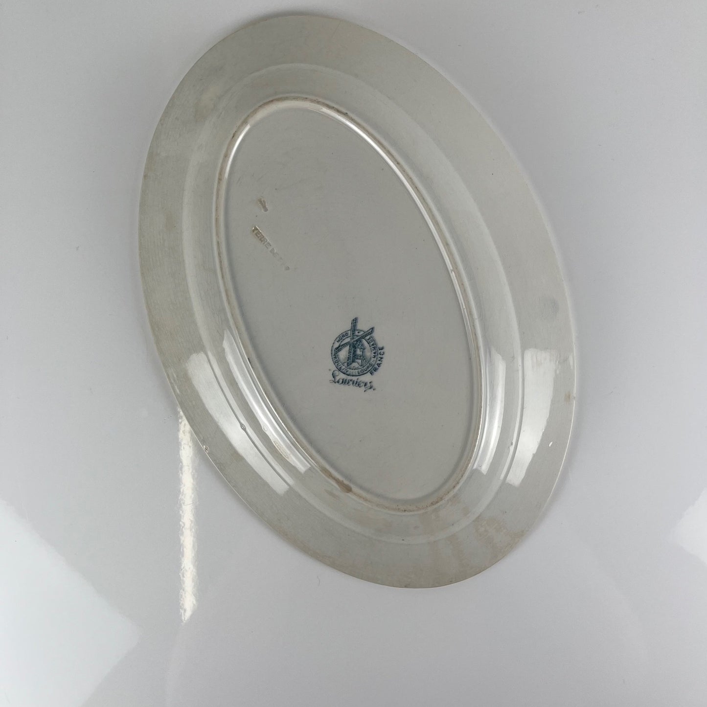 Plat ovale terre de fer modele "Lauriers" par Moulins des loups - Hamage, 1900