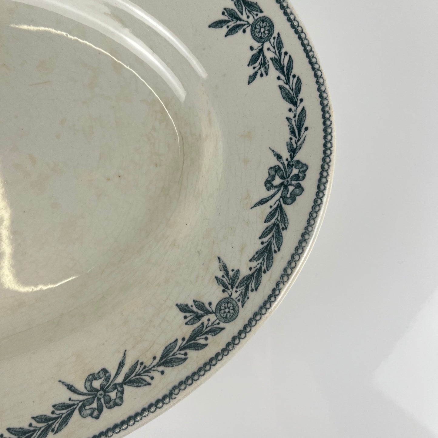 Large ironstone oval dish, "Lauriers" pattern by Moulins des loups - Hamage, 1900