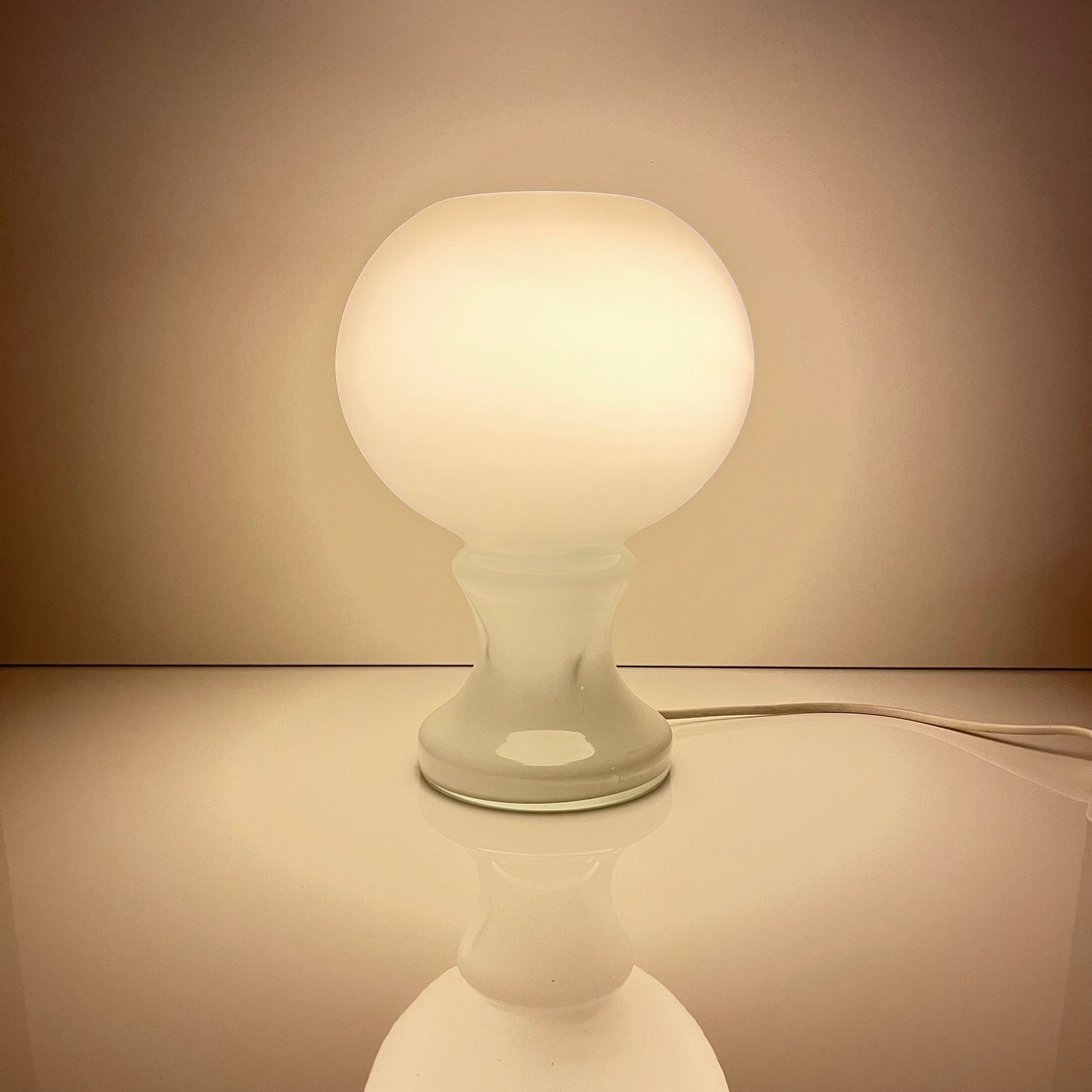 Lampe de table att. à  Ingo Maurer, model ML 32 - 1968
