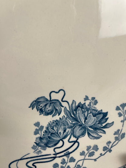 Grand plat rond "Royat" bleu, U&C Sarreguemines , 1879 - 1918.