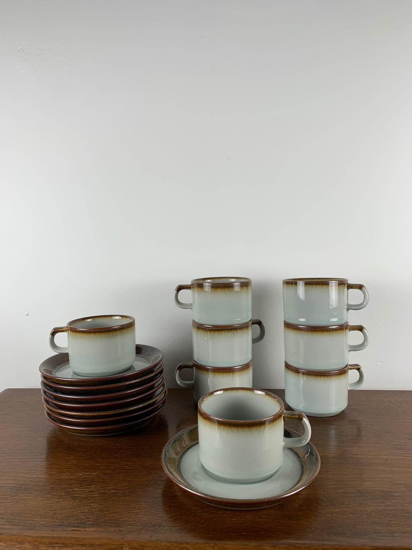 Lot de 8 tasses avec leurs soucoupes, DÉSIRÉE