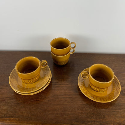 Ensemble de 4 tasses et soucoupes vintages ocre