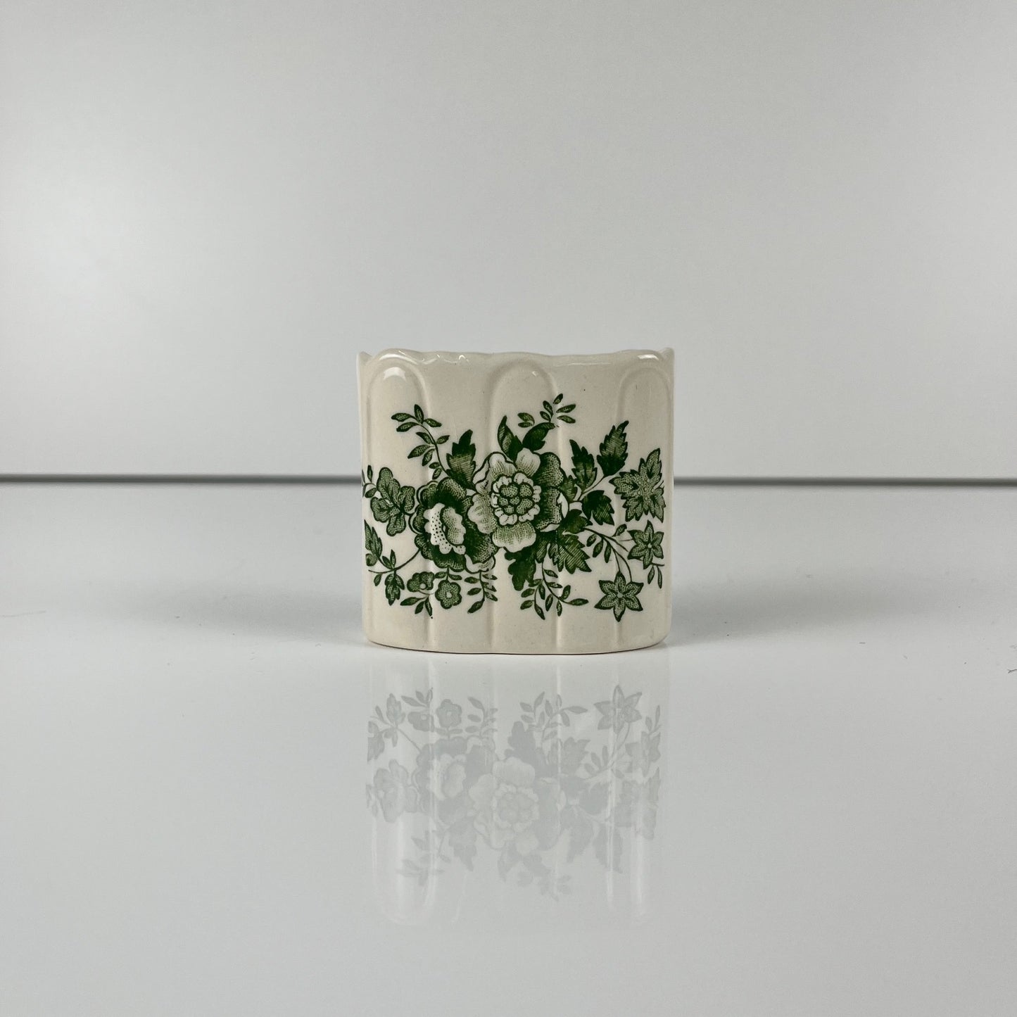 Cotton swab holder / Mason's Ironstone bathroom box, green "Stratford" pattern, England, 1970