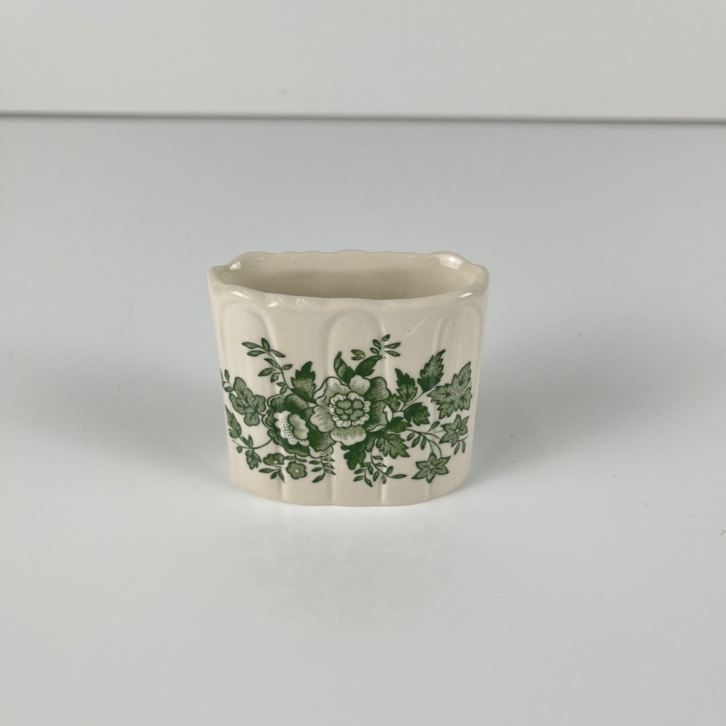 Cotton swab holder / Mason's Ironstone bathroom box, green "Stratford" pattern, England, 1970
