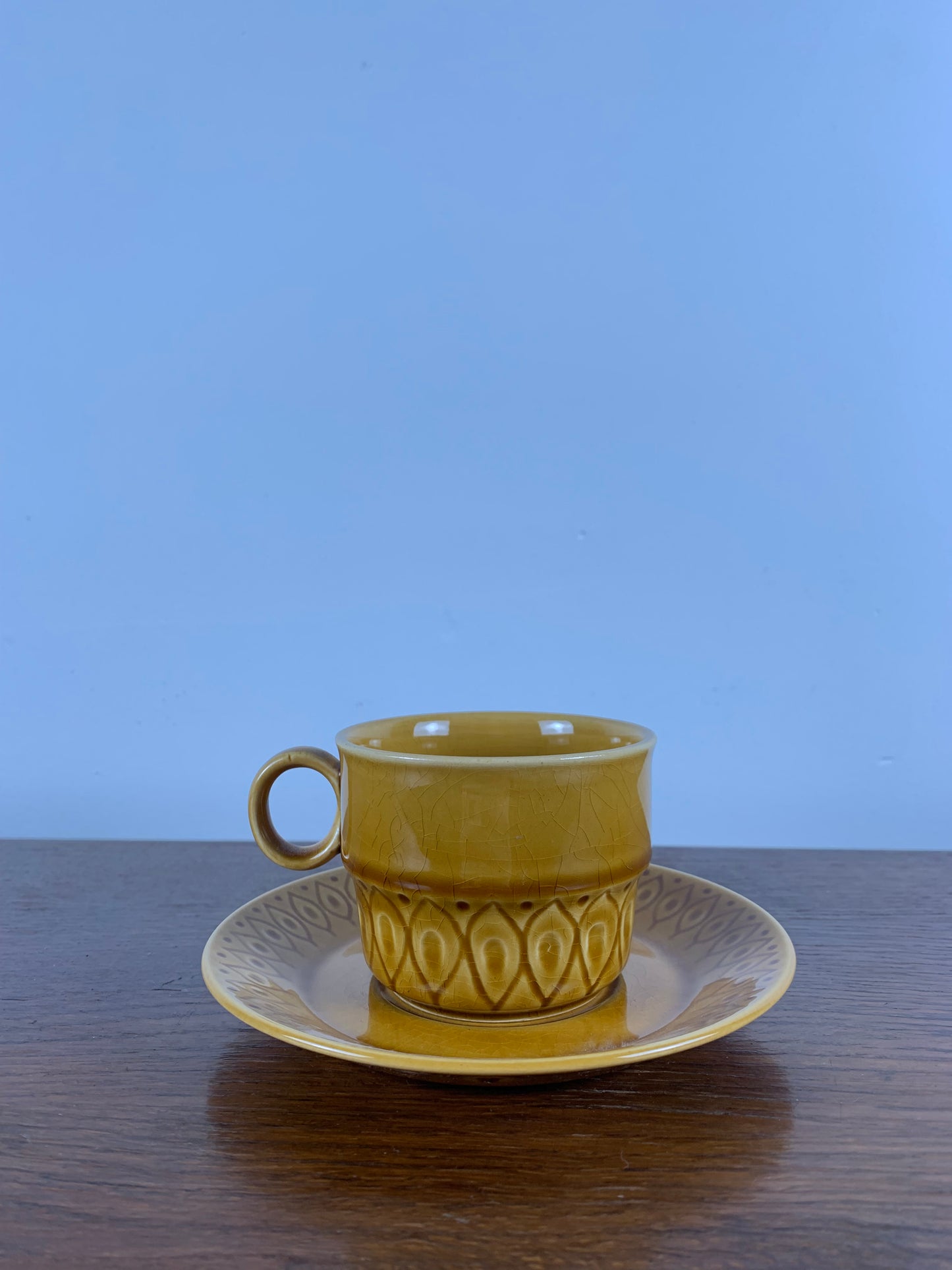 Ensemble de 4 tasses et soucoupes vintages ocre