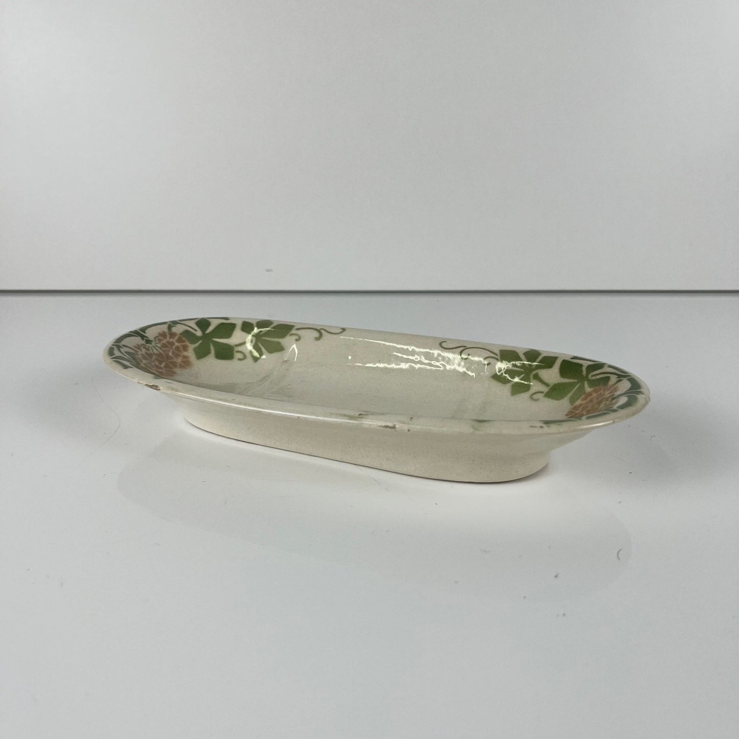 Porte savon KG Lunéville Modele "Phlox", décor Floral , Milieu XXe s.