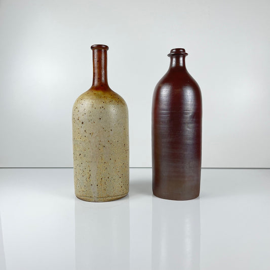 Duo de bouteille en grès moucheté et bordeaux