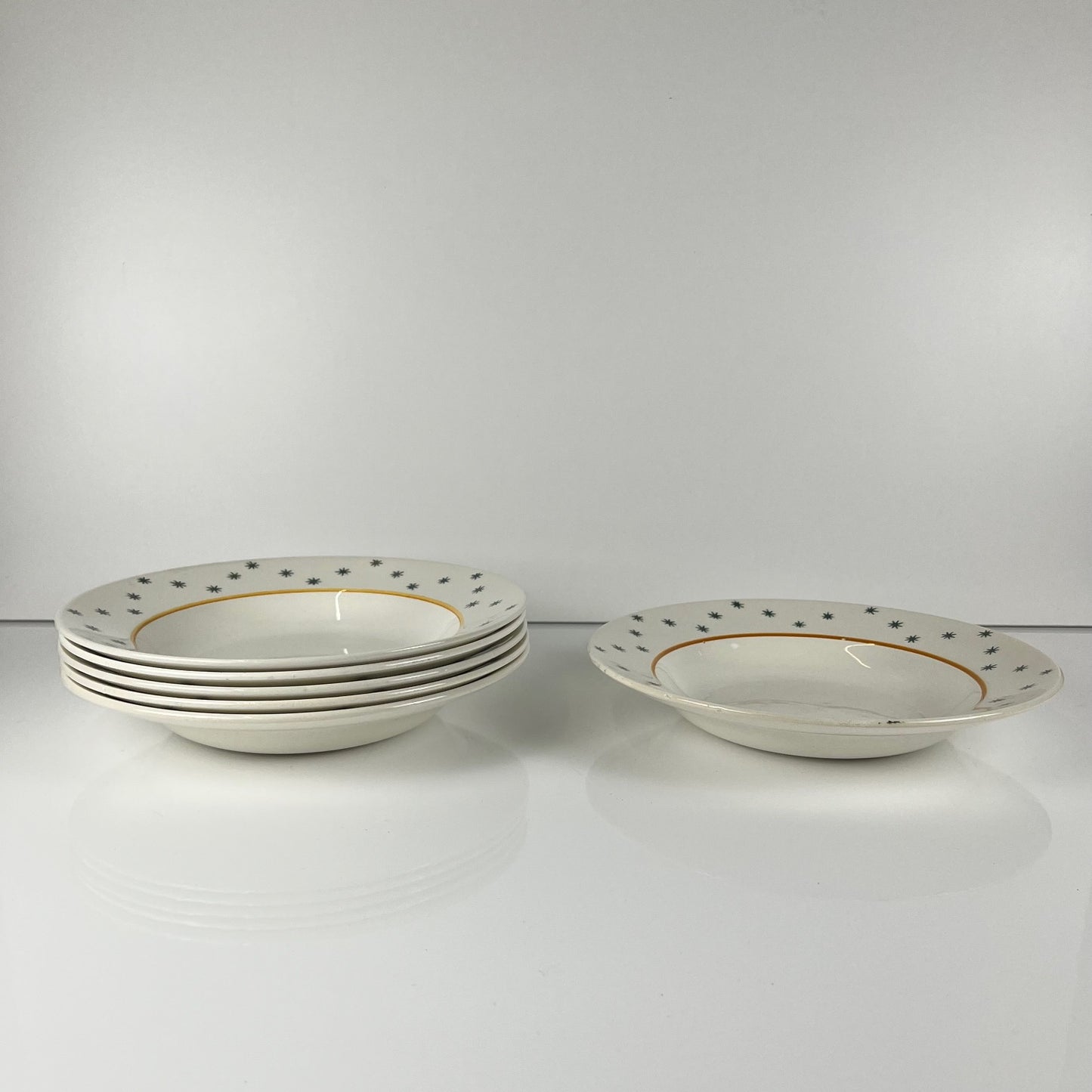 Set de 6 assiettes creuses GIEN, Création Primefleur, modele "Constellation" , 1950