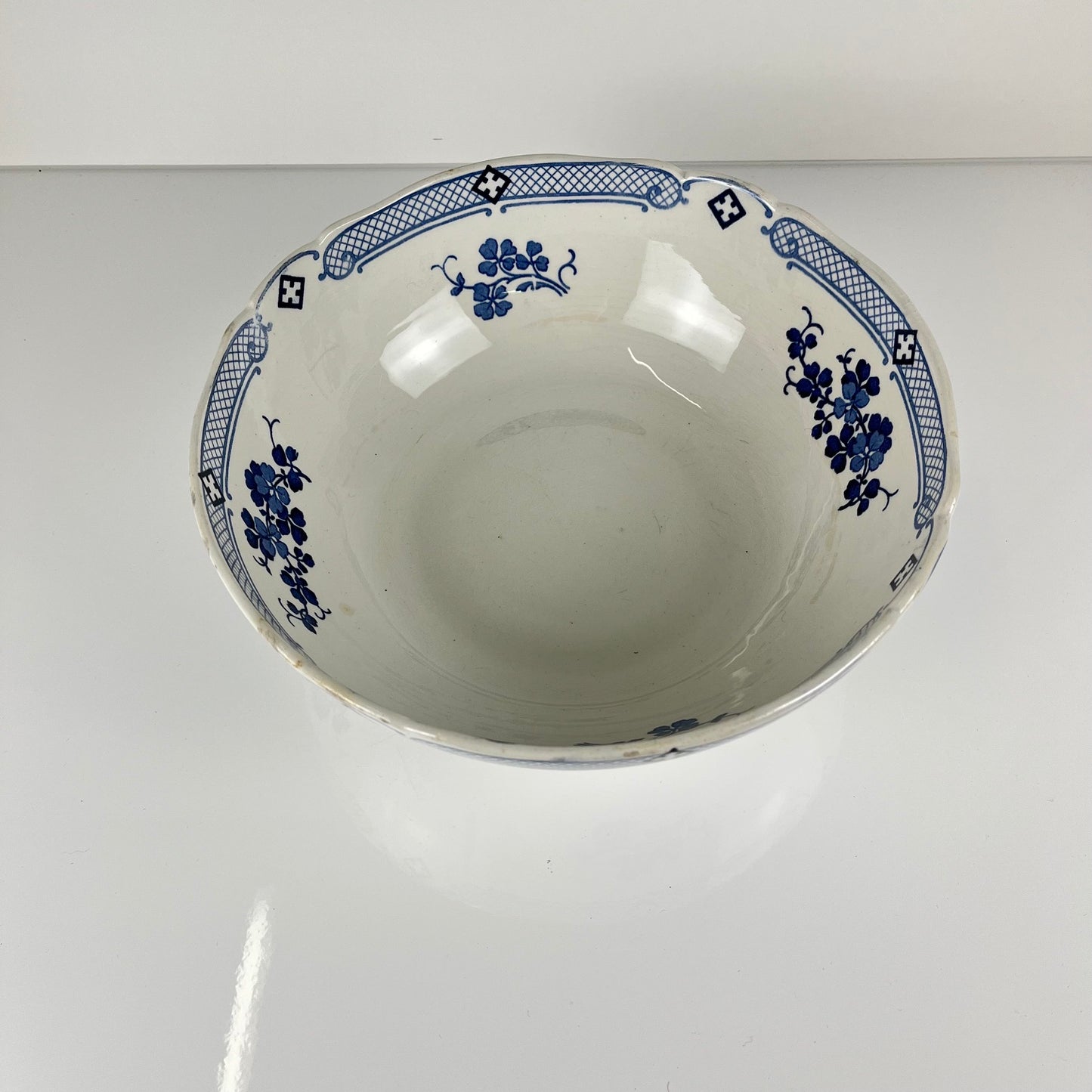 Terre de Fer Salad Bowl KG Lunéville, "Jane" model, blue, 1890-1915