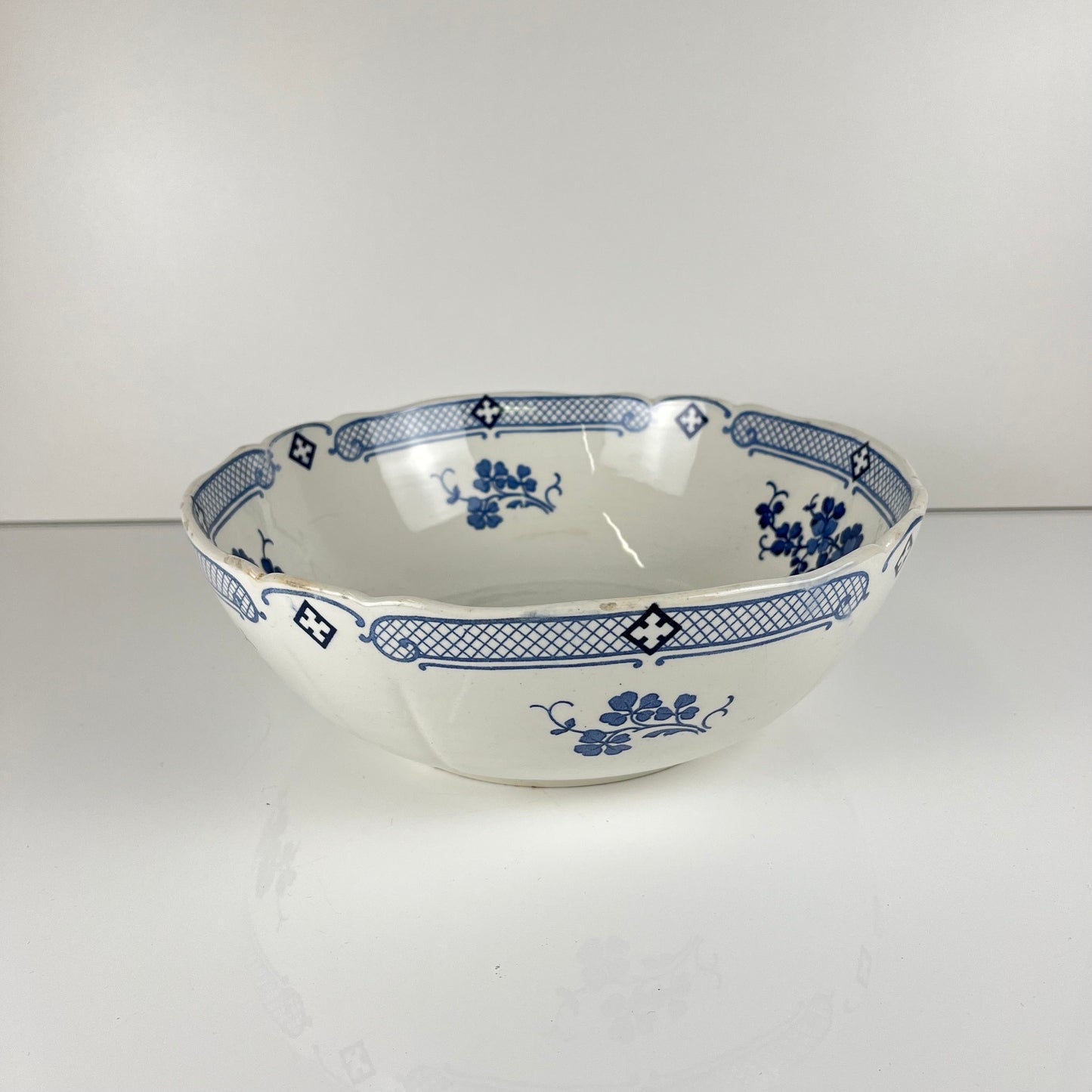 Terre de Fer Salad Bowl KG Lunéville, "Jane" model, blue, 1890-1915