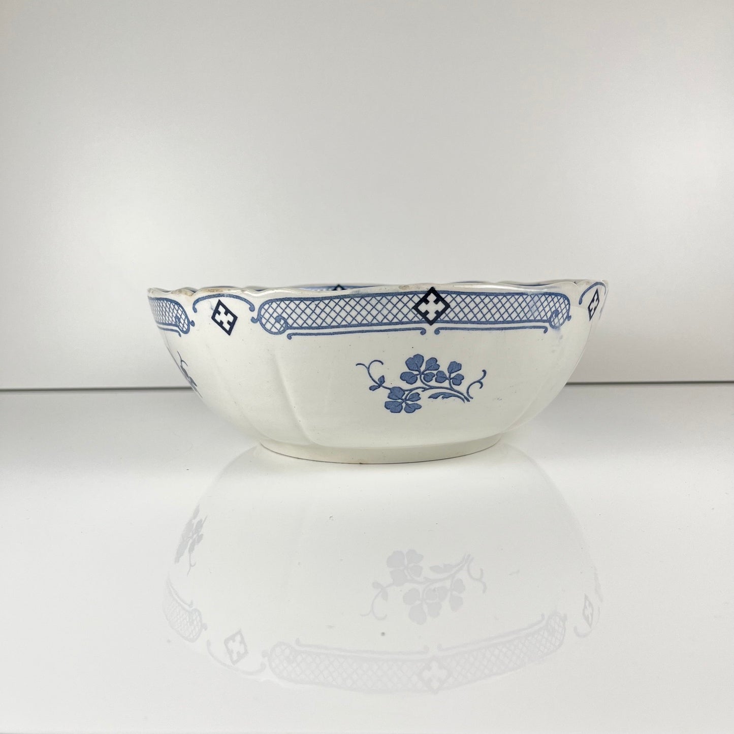 Terre de Fer Salad Bowl KG Lunéville, "Jane" model, blue, 1890-1915