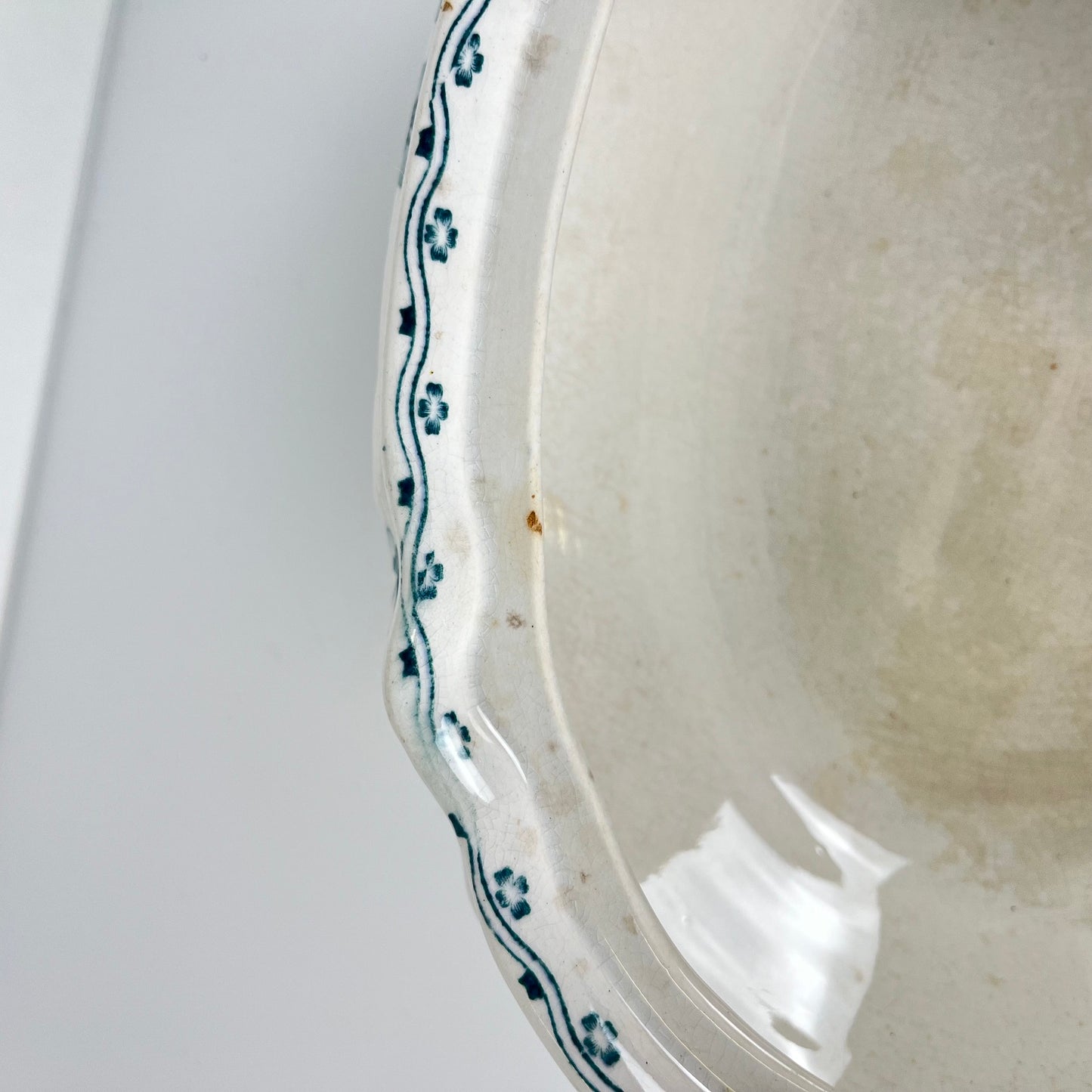 Vegetable dish Villeroy & Boch "Trèfle -Klee" model, blue, 1890-1900