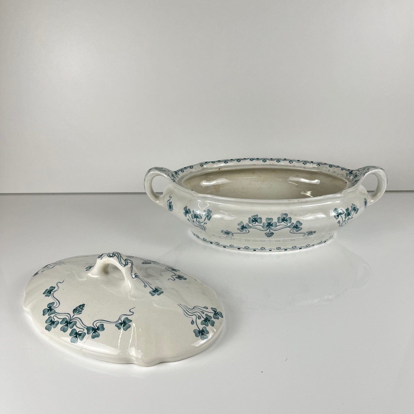 Vegetable dish Villeroy & Boch "Trèfle -Klee" model, blue, 1890-1900