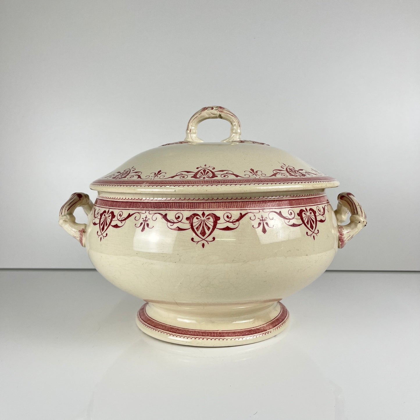 Soupière Terre de fer Creil & Montereau, modele "Amiral", rouge, XIXeme s.