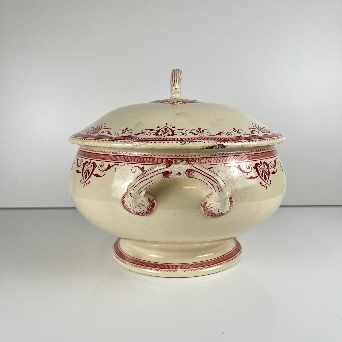 Soupière Terre de fer Creil & Montereau, modele "Amiral", rouge, XIXeme s.