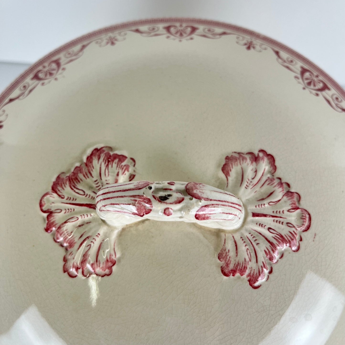 Soupière Terre de fer Creil & Montereau, modele "Amiral", rouge, XIXeme s.