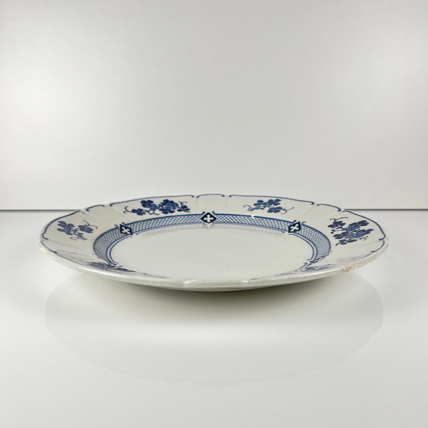 KG Lunéville earthenware round dish, "Jane" pattern, blue, 1890-1915