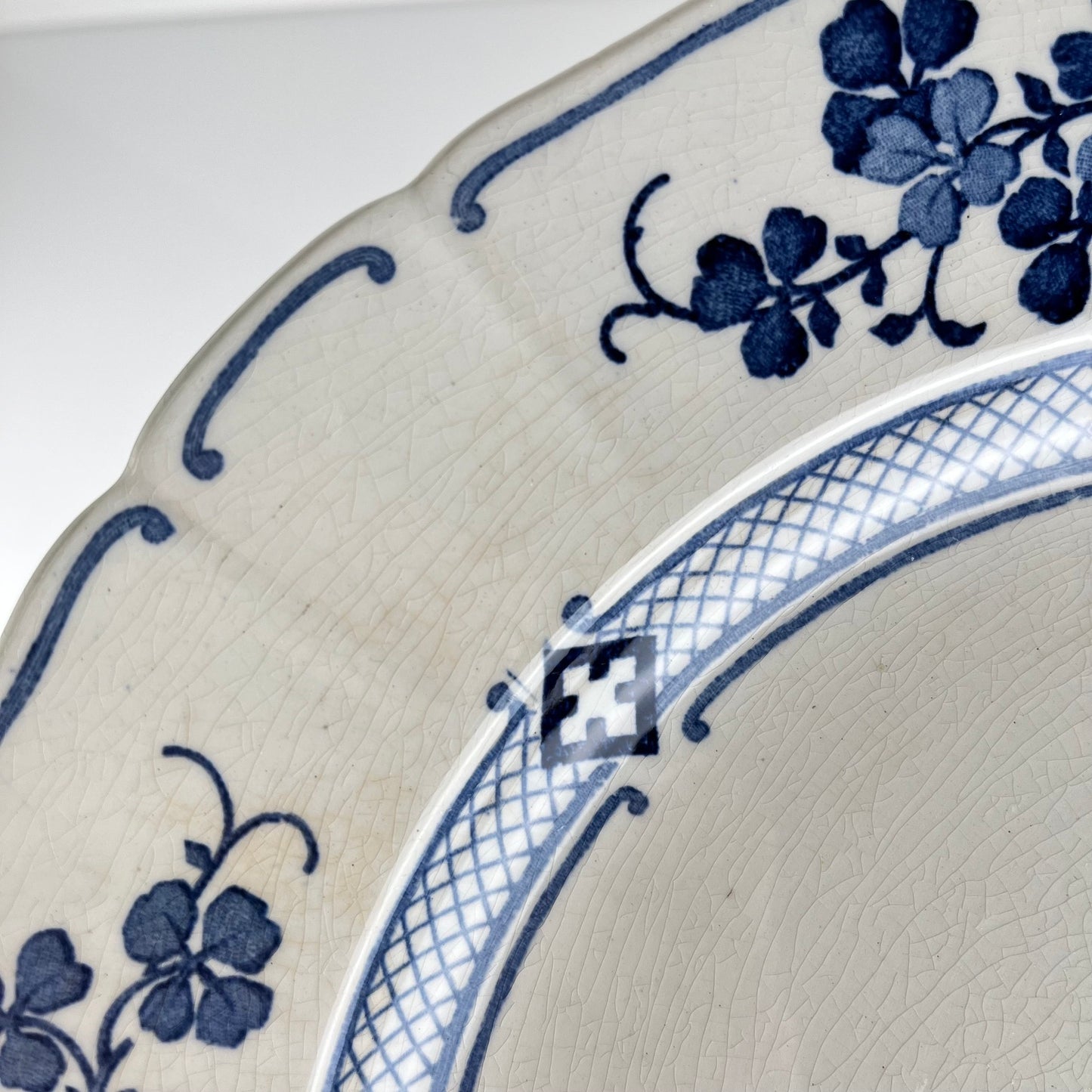 KG Lunéville earthenware round dish, "Jane" pattern, blue, 1890-1915
