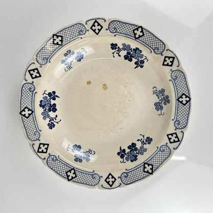 Shallow salad bowl Terre de Fer KG Lunéville, "Jane" pattern, blue, 1890-1915