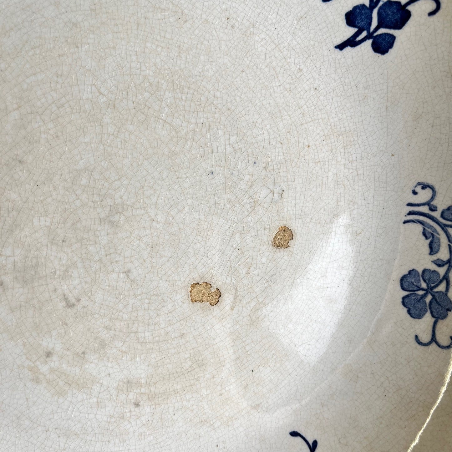 Shallow salad bowl Terre de Fer KG Lunéville, "Jane" pattern, blue, 1890-1915