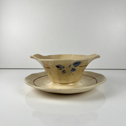 Sarreguemines gravy boat with floral pattern, first half of the 20th century