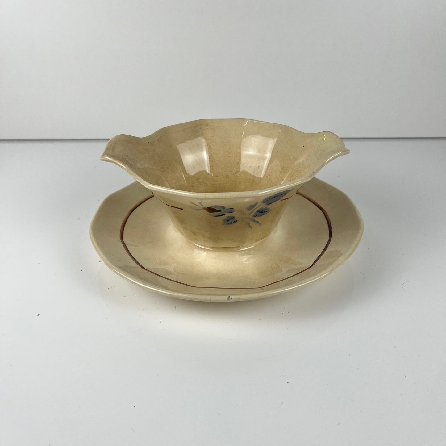 Sarreguemines gravy boat with floral pattern, first half of the 20th century
